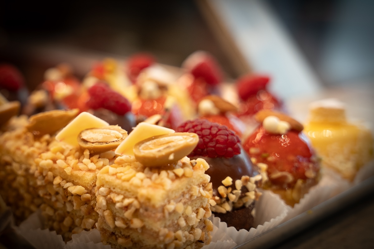 Dessertkunstwerk im Cafe Fingerlos, Salzburg