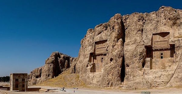 img/naghsh-e-rostam-small.jpg